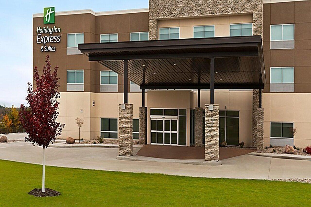 Holiday Inn Express & Suites - Beaver Dam By Ihg Exterior photo