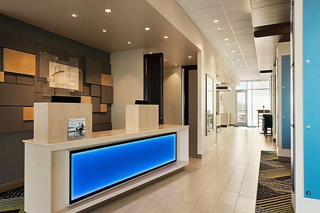 Holiday Inn Express & Suites - Beaver Dam By Ihg Exterior photo