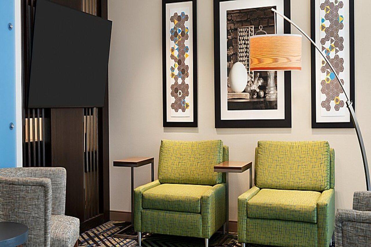 Holiday Inn Express & Suites - Beaver Dam By Ihg Exterior photo