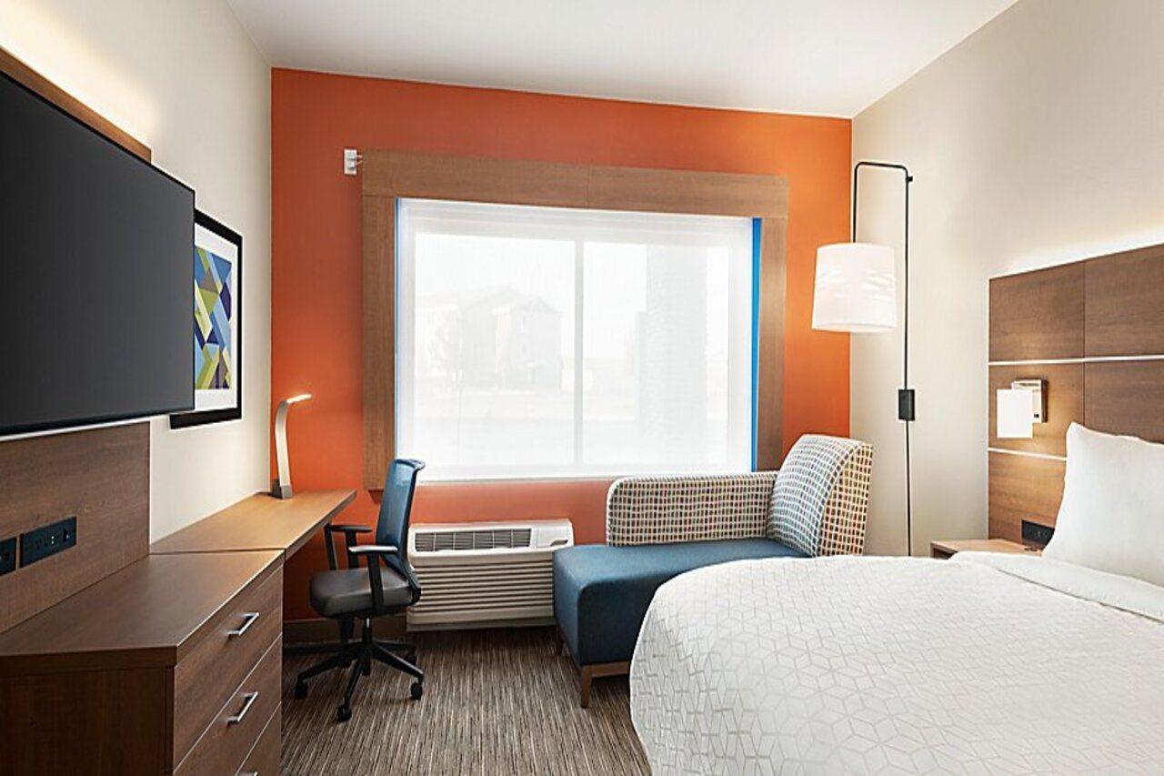 Holiday Inn Express & Suites - Beaver Dam By Ihg Exterior photo