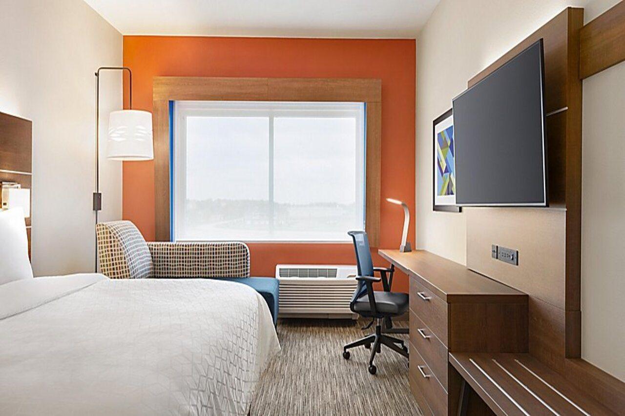 Holiday Inn Express & Suites - Beaver Dam By Ihg Exterior photo
