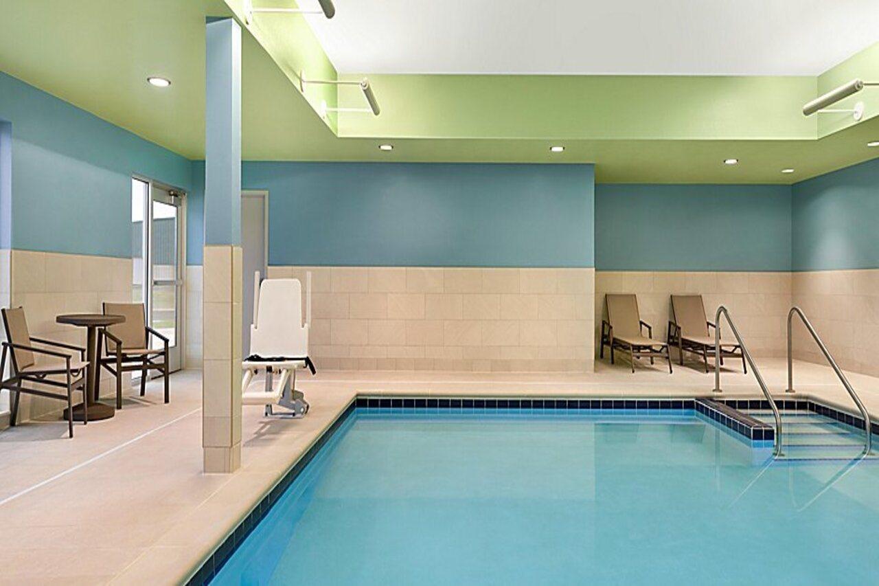 Holiday Inn Express & Suites - Beaver Dam By Ihg Exterior photo