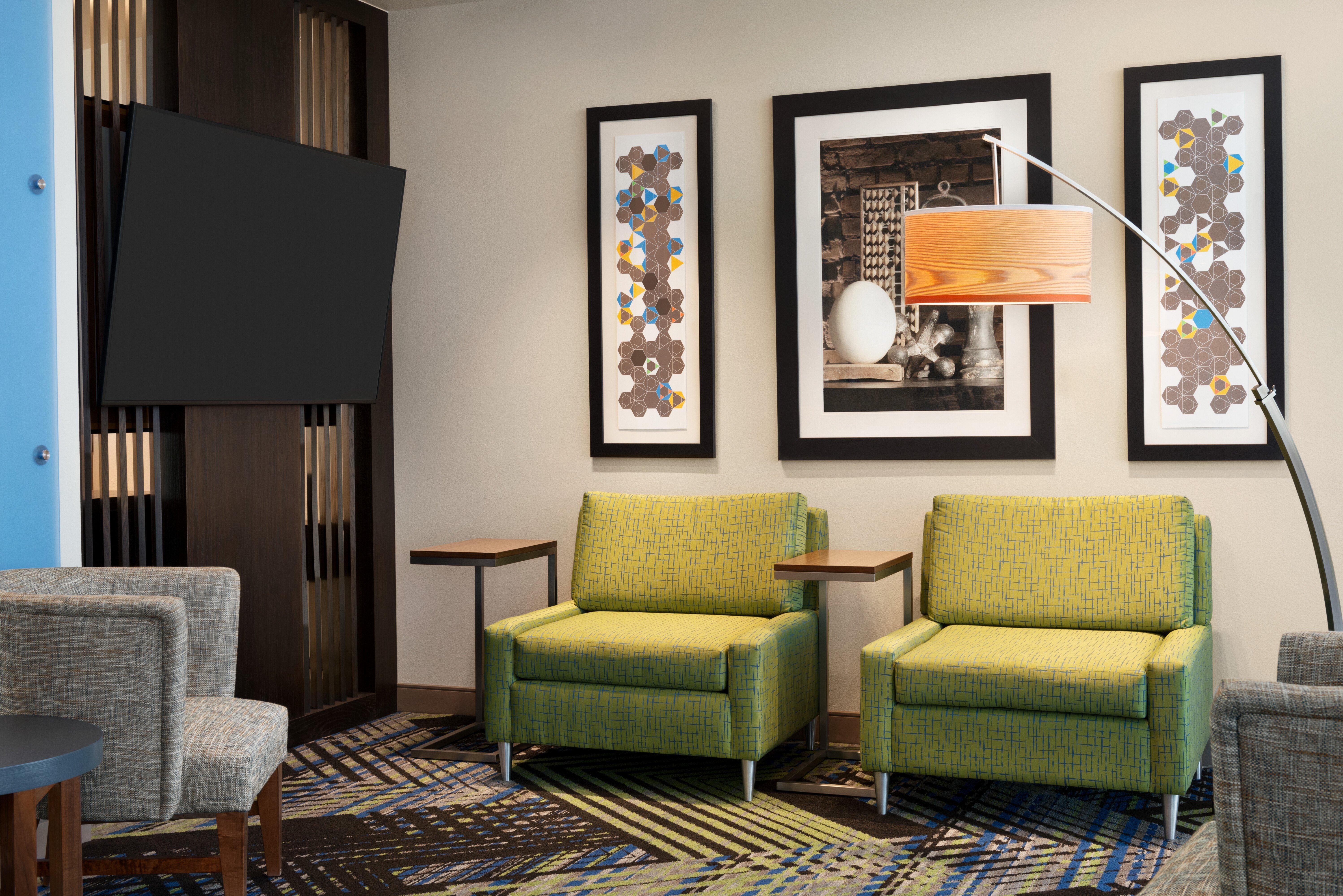 Holiday Inn Express & Suites - Beaver Dam By Ihg Exterior photo