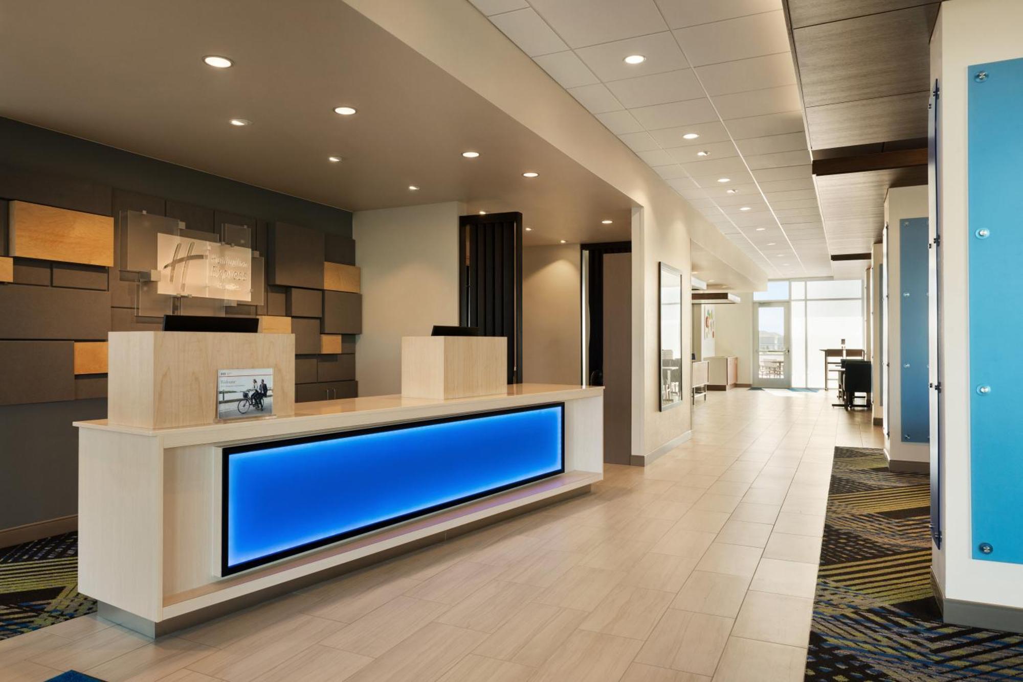 Holiday Inn Express & Suites - Beaver Dam By Ihg Exterior photo