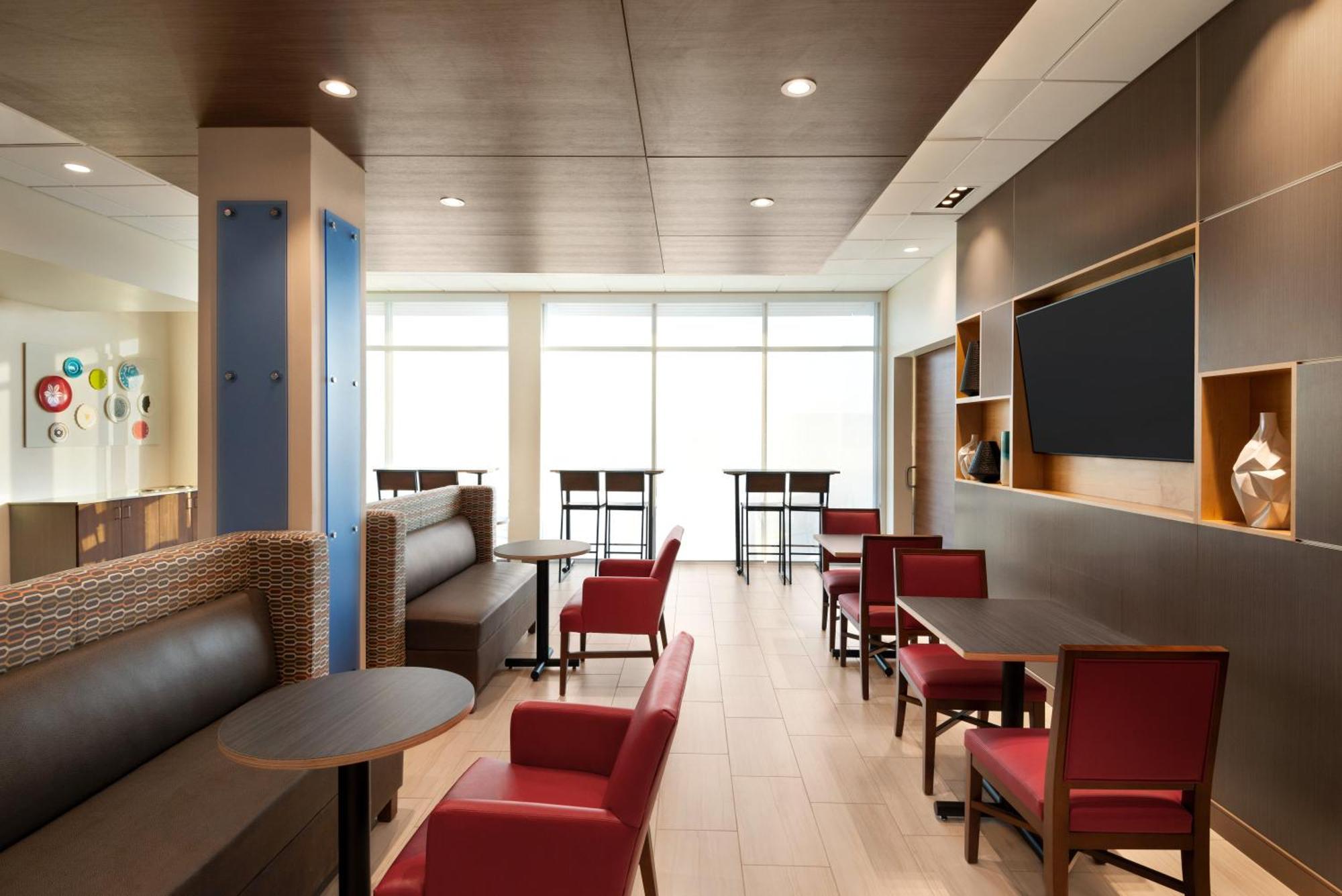 Holiday Inn Express & Suites - Beaver Dam By Ihg Exterior photo