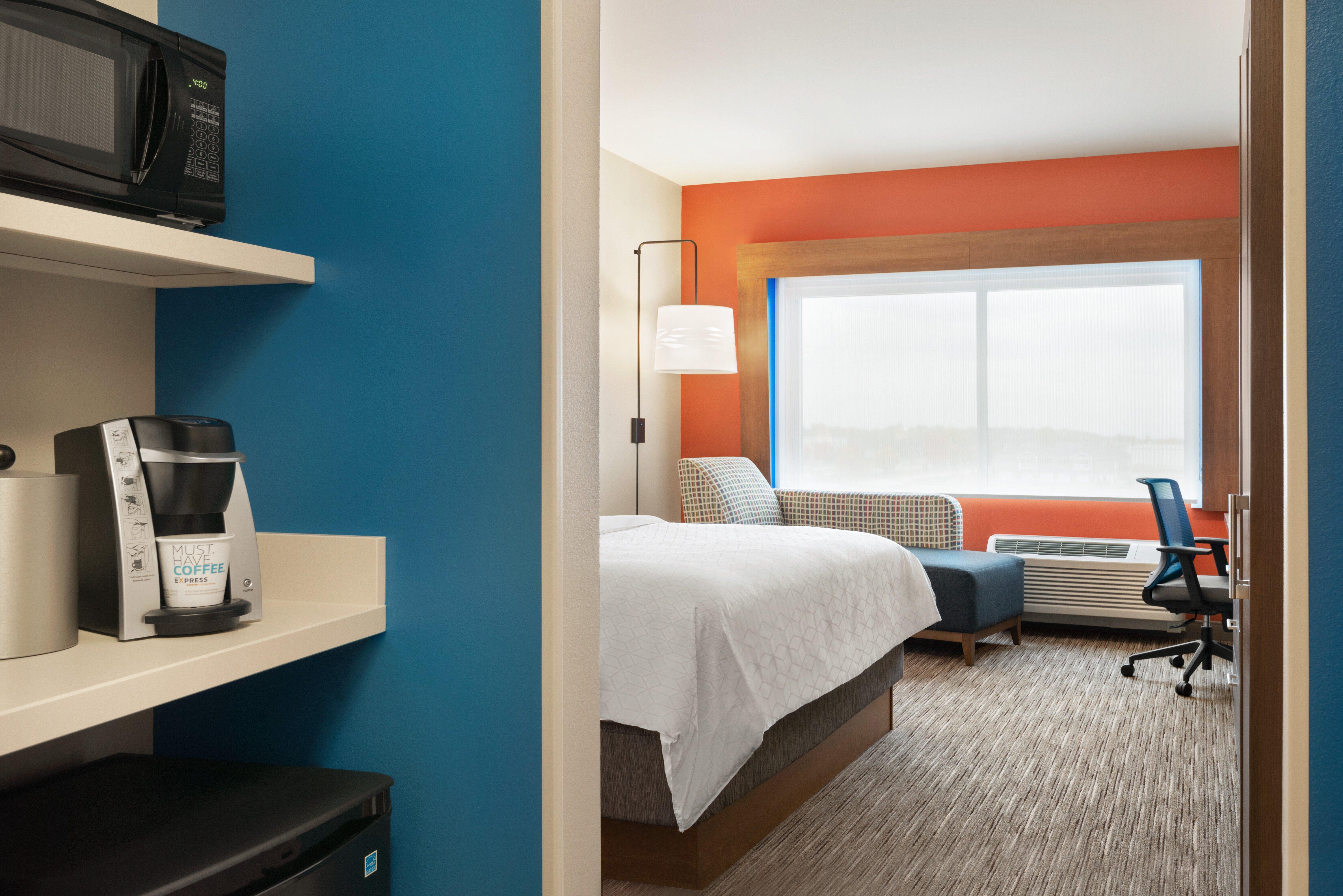 Holiday Inn Express & Suites - Beaver Dam By Ihg Exterior photo