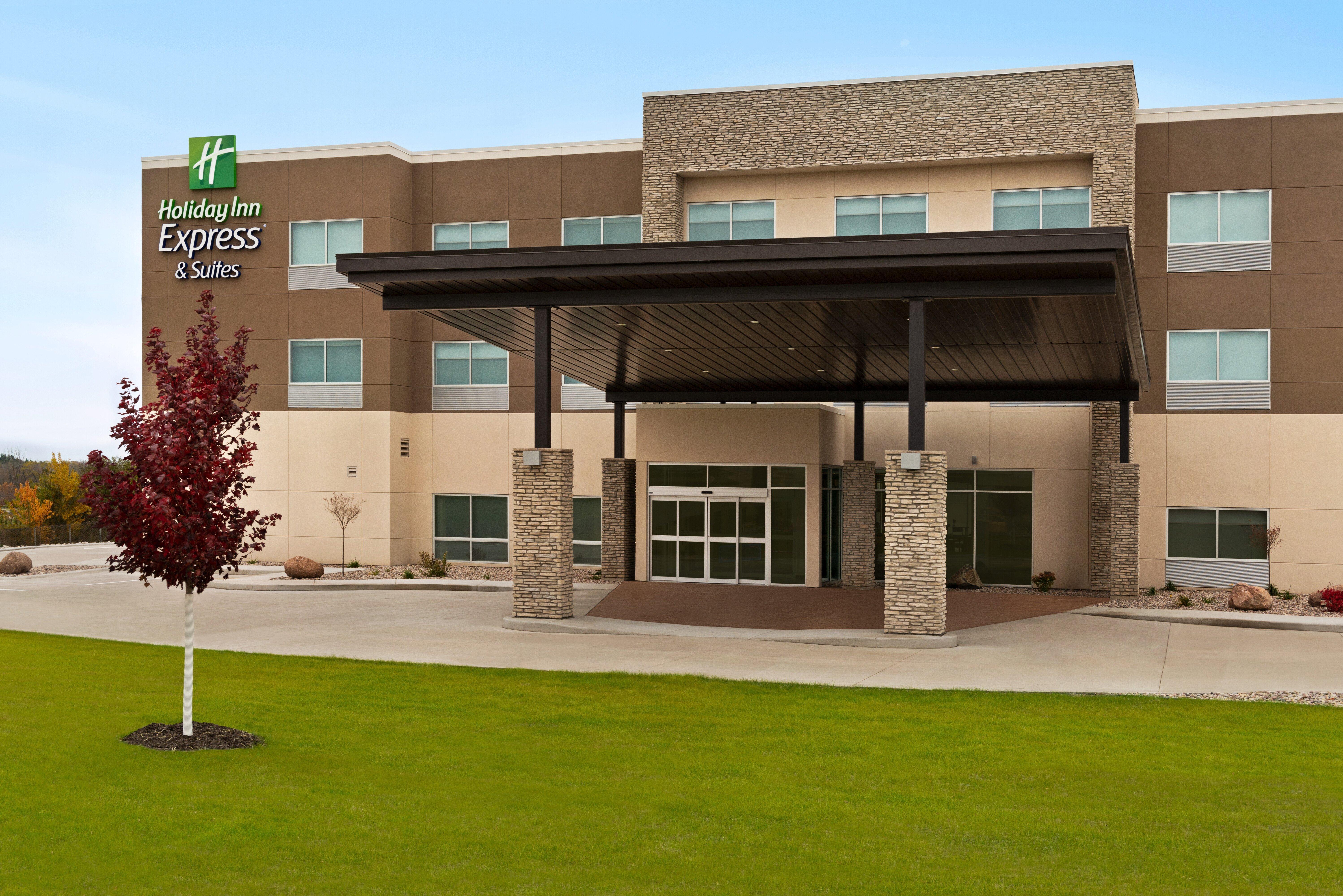 Holiday Inn Express & Suites - Beaver Dam By Ihg Exterior photo