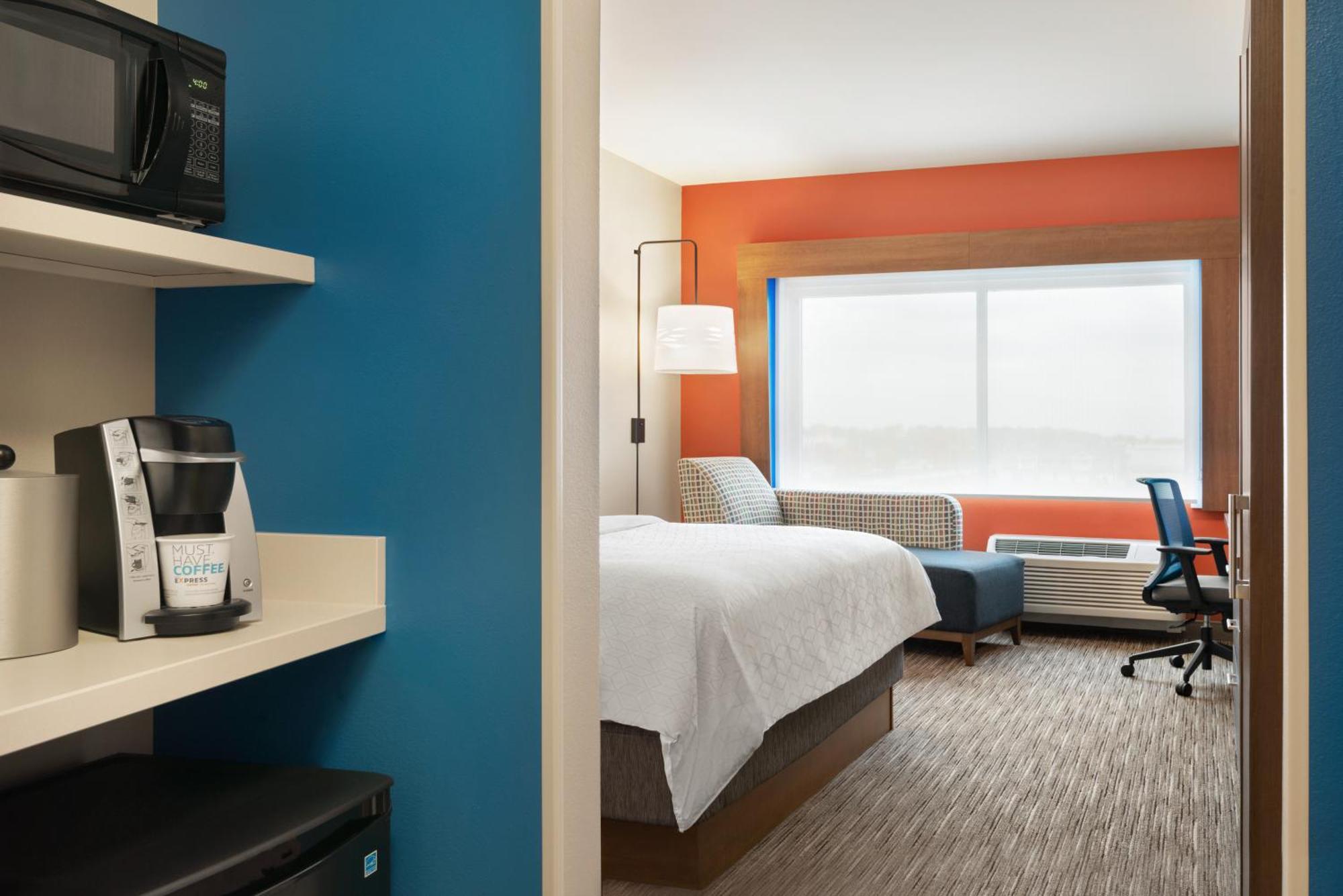Holiday Inn Express & Suites - Beaver Dam By Ihg Exterior photo